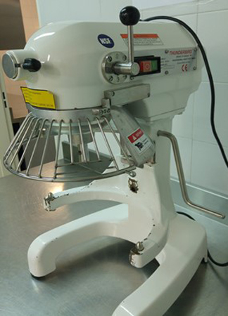  Description : Robot pâtissier professionnel.