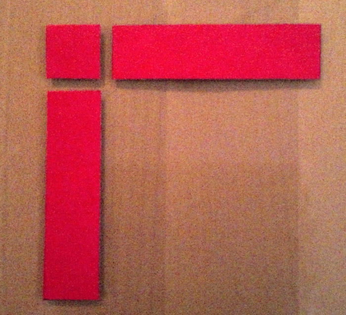 Trois images représentant le L divisé successivement en deux rectangles, en deux trapèzes et en deux rectangles et un carré.