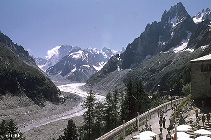 Photographie en couleur montrant la Mer de glace, vue du Montanvert en 2001