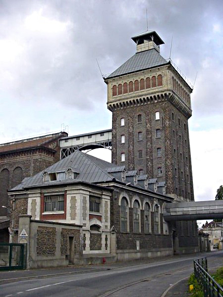 Tour élévatrice des Grands Moulins de Corbeil-Essonnes, Essonne. Paul Friesé, architecte. © Gérard Métron/Structurae (structurae.info).