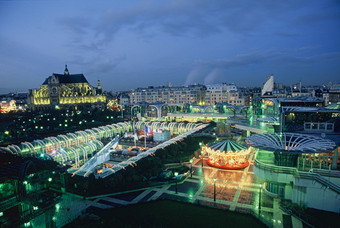 Vue sur le quartier des Halles et l’église Saint-Eustache, Paris, vers 1995. © Jean-Claude N’Diaye / LA COLLECTION