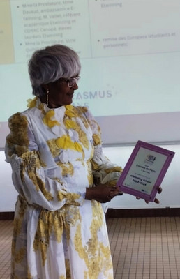 Remise de la plaque eTwinning School au Lycée Evariste de Parny